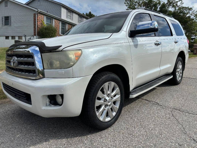 2010 Toyota Sequoia Platinum's photo