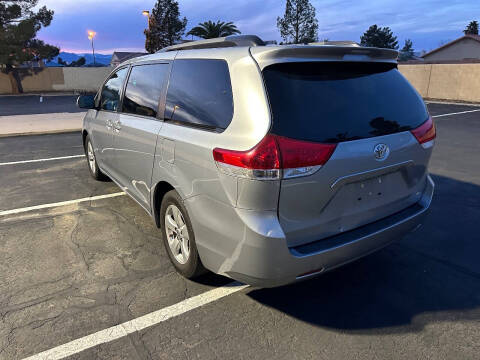 2014 Toyota Sienna LE 7-Passenger Auto Access Seat