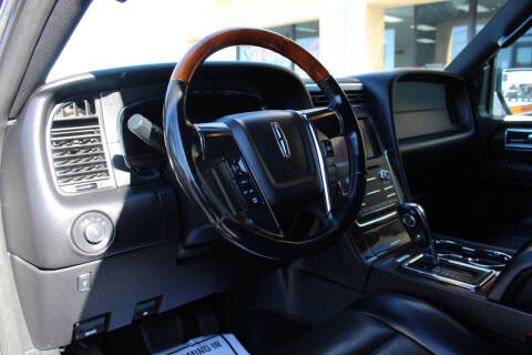 2017 Lincoln Navigator Select