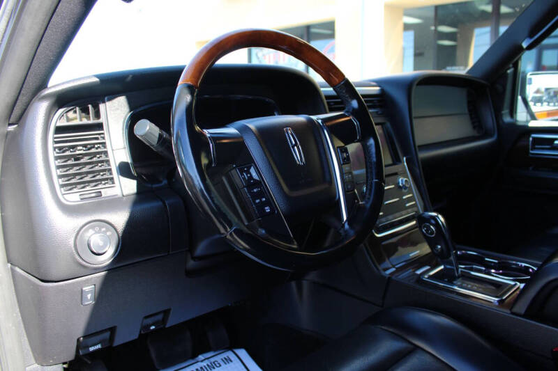 2017 Lincoln Navigator Select