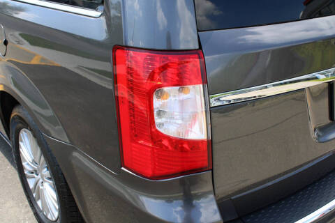 2016 Chrysler Town and Country Touring-L Anniversary Edition