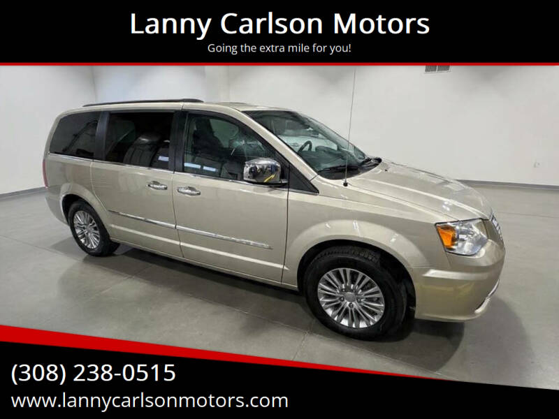 2016 Chrysler Town & Country Anniversary Edition's photo