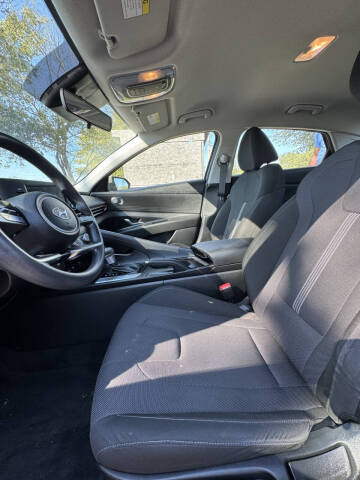 2023 Hyundai Elantra SE