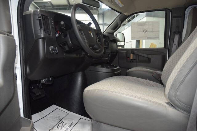 2025 Chevrolet Express 2500