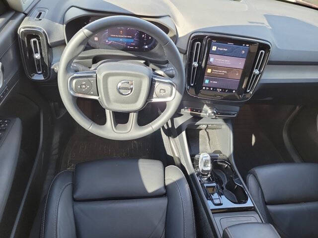 2023 Volvo XC40 B5 Plus Bright Theme