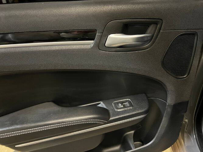 2017 Chrysler 300