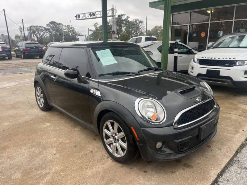 2013 MINI Hardtop for sale at Auto Outlet Inc. in Houston TX