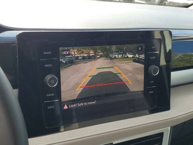 2025 Volkswagen Taos SE