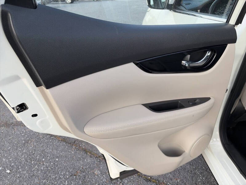 2022 Nissan Rogue Sport SV