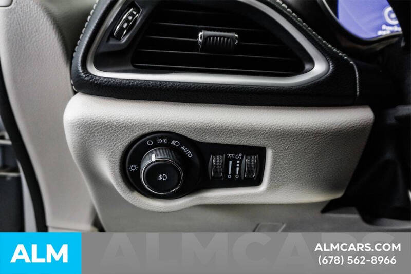 2024 Chrysler Pacifica Plug-In Hybrid Select