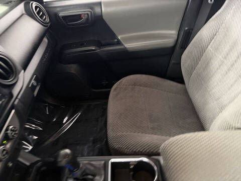2016 Toyota Tacoma SR