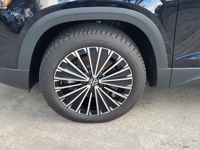 2025 Volkswagen Taos SE