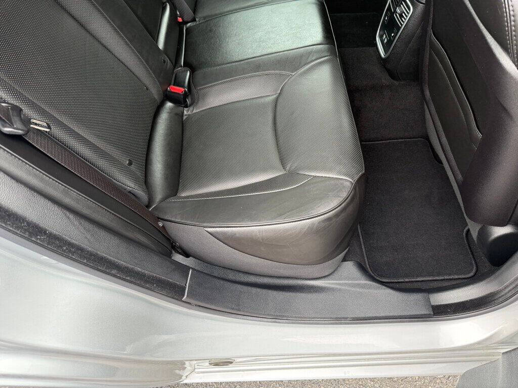 2019 Chrysler 300 41