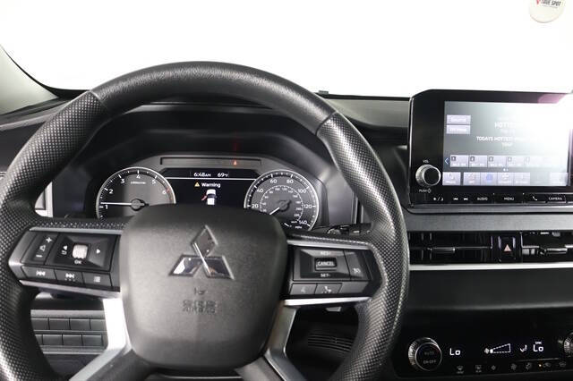 2024 Mitsubishi Outlander ES