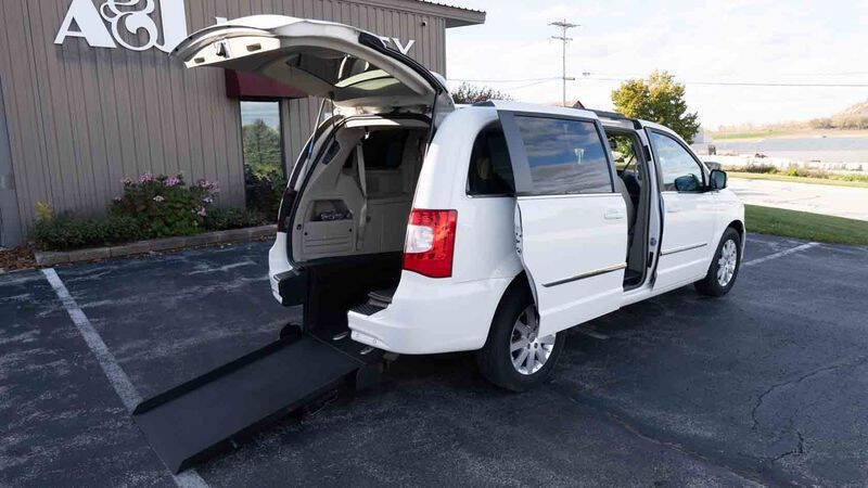 2012 Chrysler Town & Country Touring-L's photo