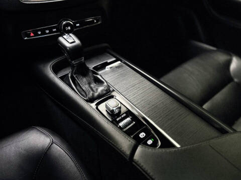 2020 Volvo XC90 T5 Momentum