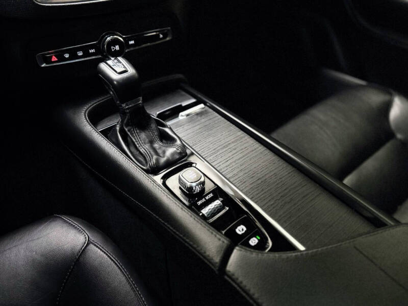 2020 Volvo XC90 T5 Momentum