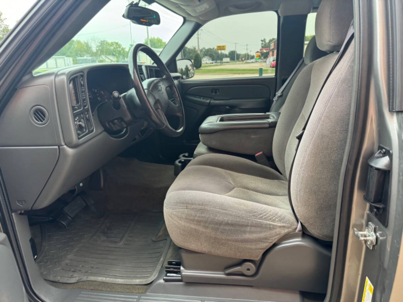 2006 Chevrolet Silverado 1500 for sale at Illinois Auto Wholesalers in Tolono, IL