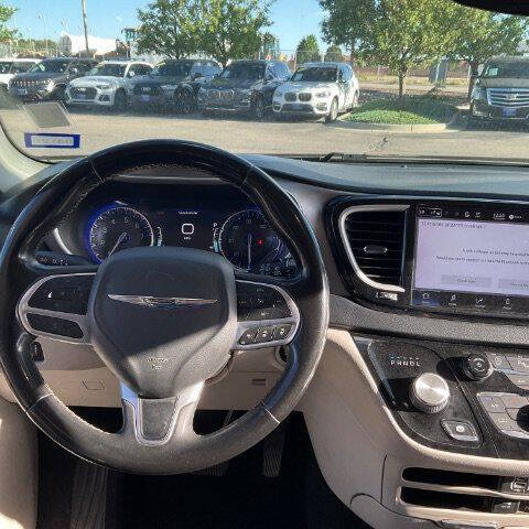 2022 Chrysler Pacifica Touring L