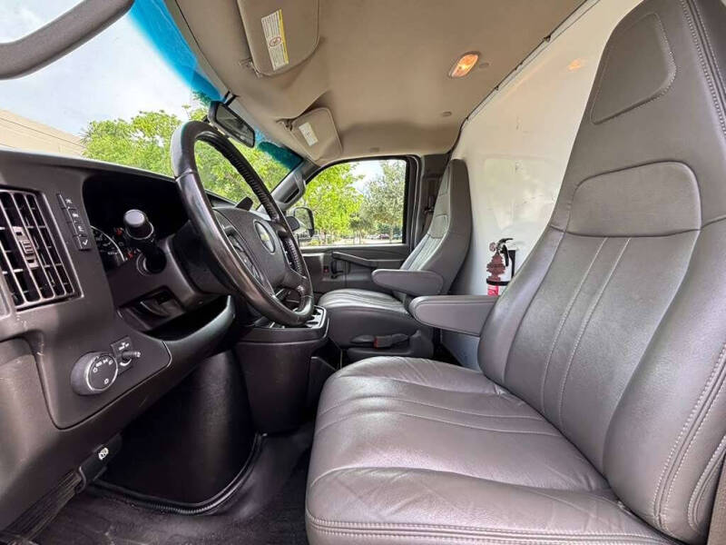 2023 Chevrolet Express 3500