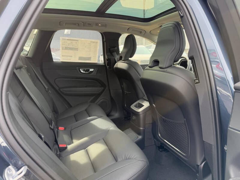 2025 Volvo XC60 T8 Plus Dark Theme