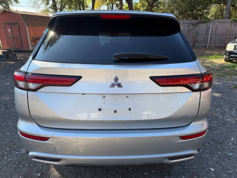 2023 Mitsubishi Outlander SE