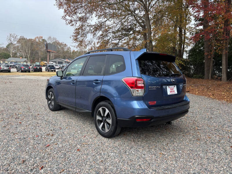 2017 Subaru Forester Premium photo 8