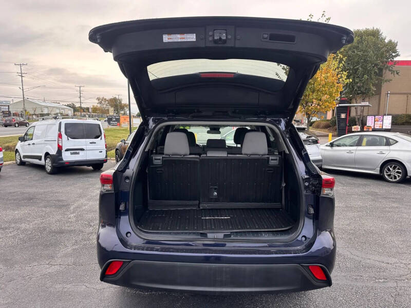 2022 Toyota Highlander LE