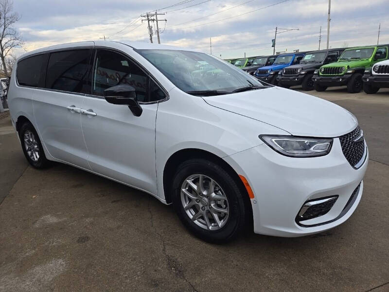 2026 Chrysler Pacifica Select