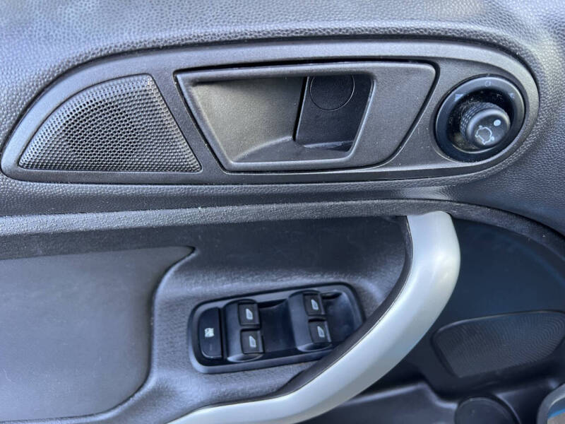2012 Ford Fiesta SE
