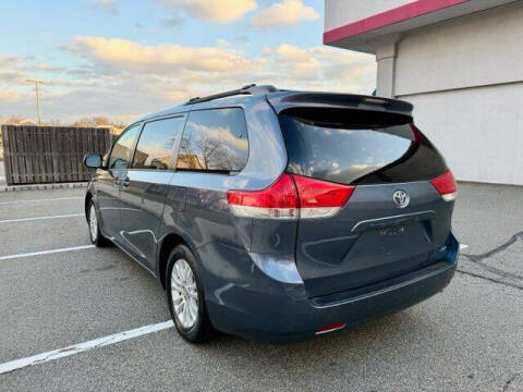 2014 Toyota Sienna XLE 8-Passenger