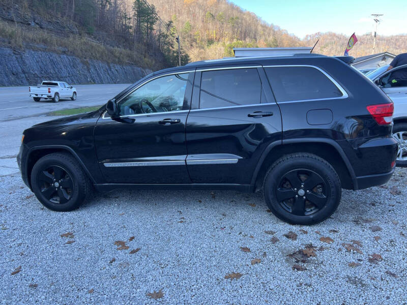 Jeep Grand Cherokee's photo