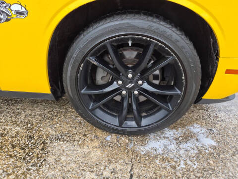 2017 Dodge Challenger SXT Plus