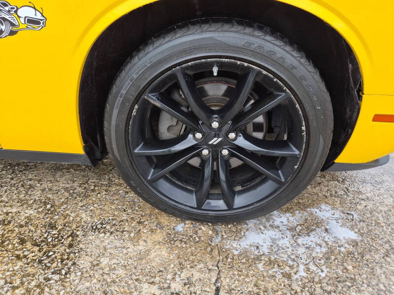 2017 Dodge Challenger SXT Plus
