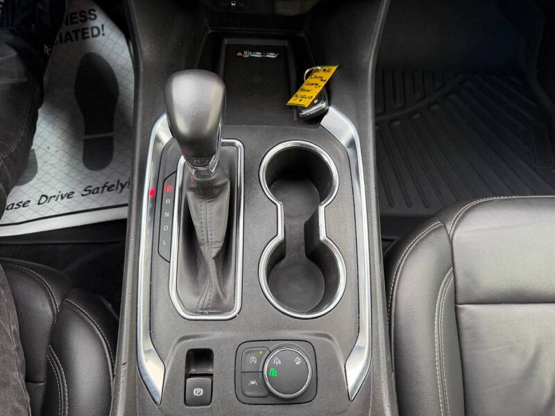 2022 Chevrolet Traverse LT Leather