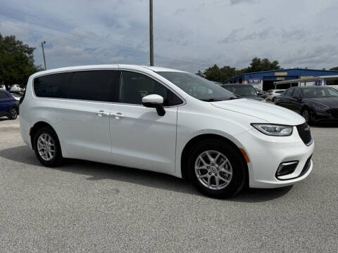 2023 Chrysler Pacifica Touring