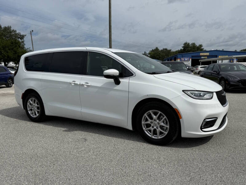 2023 Chrysler Pacifica Touring