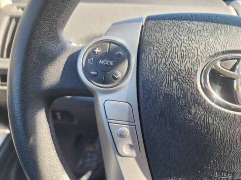 2014 Toyota Prius v Two