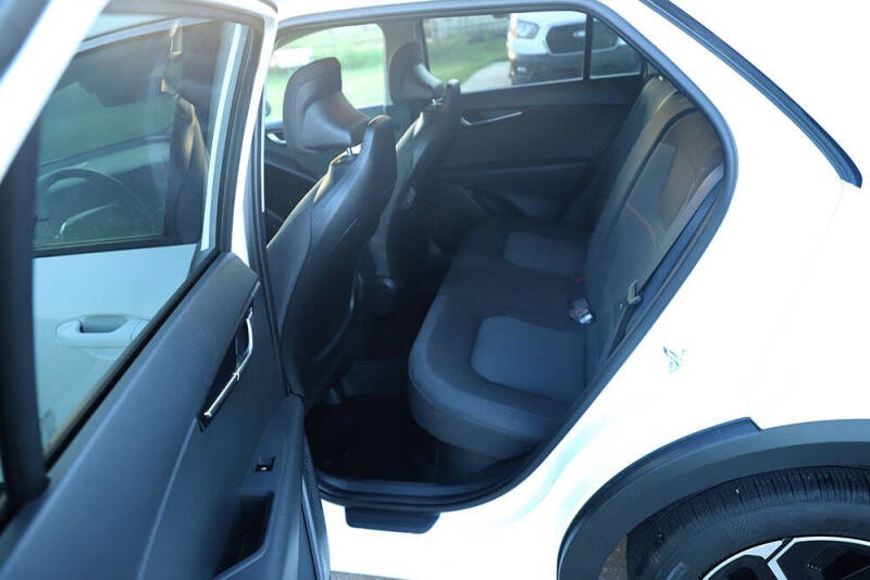 2025 Kia Niro LX
