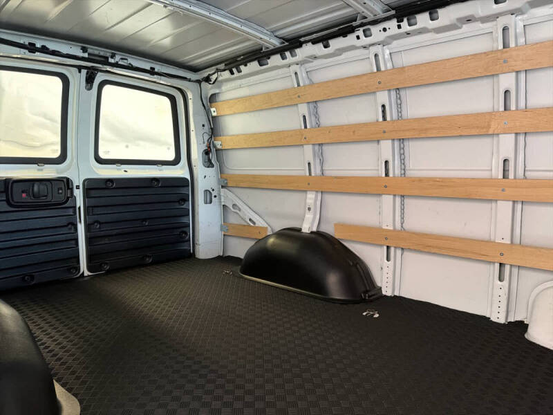 2023 Chevrolet Express 2500