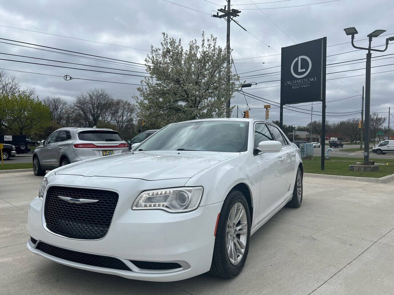 2017 Chrysler 300 for sale at ORCHARD LAKE AUTO SALES INC in Farmington Hills, MI