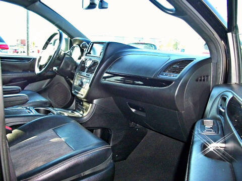 2015 Chrysler Town and Country S