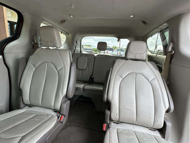 2017 Chrysler Pacifica Touring-L Plus