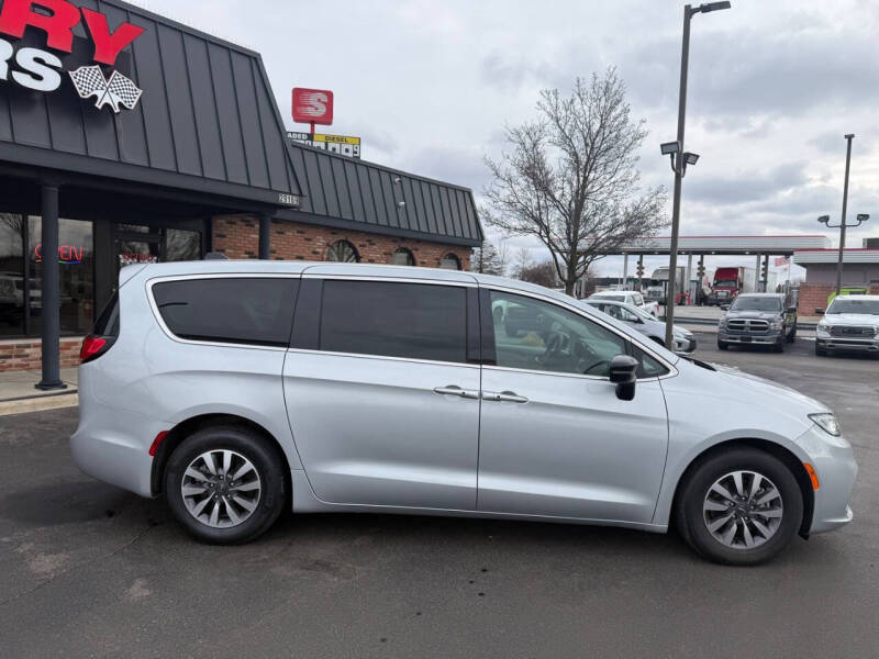 2024 Chrysler Pacifica Plug-In Hybrid Select