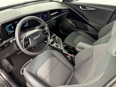 2023 Kia Niro LX