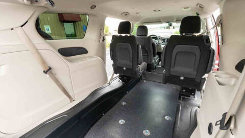 2022 Chrysler Voyager LX