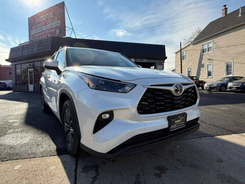 2022 Toyota Highlander LE