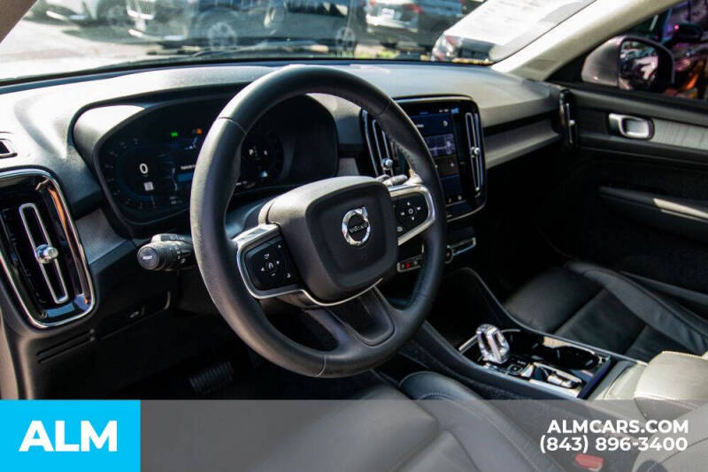 2023 Volvo XC40 B5 Plus Bright Theme