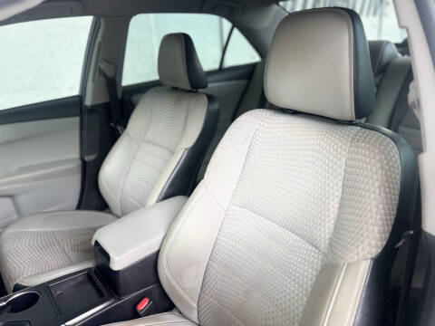 2015 Toyota Camry SE