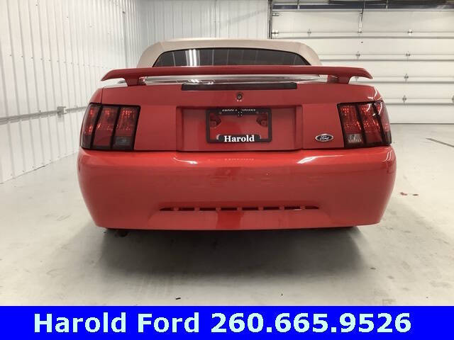 2004 Ford Mustang Deluxe